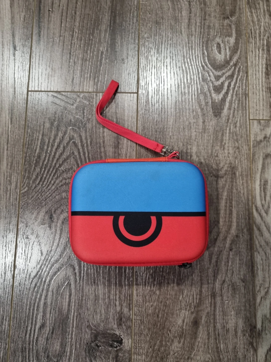Pokemon trading cards: carrying case