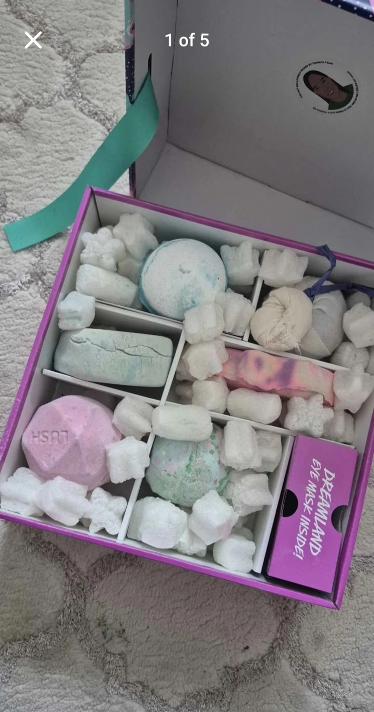 Lush Dreamland Bath Bomb Set with Sleep Mask