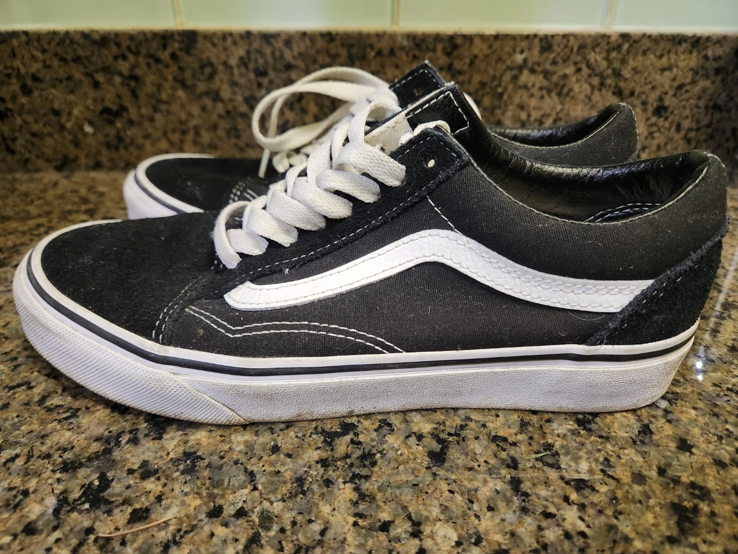 Vans Old Skool Black/White - US Women's 8 - photo 2
