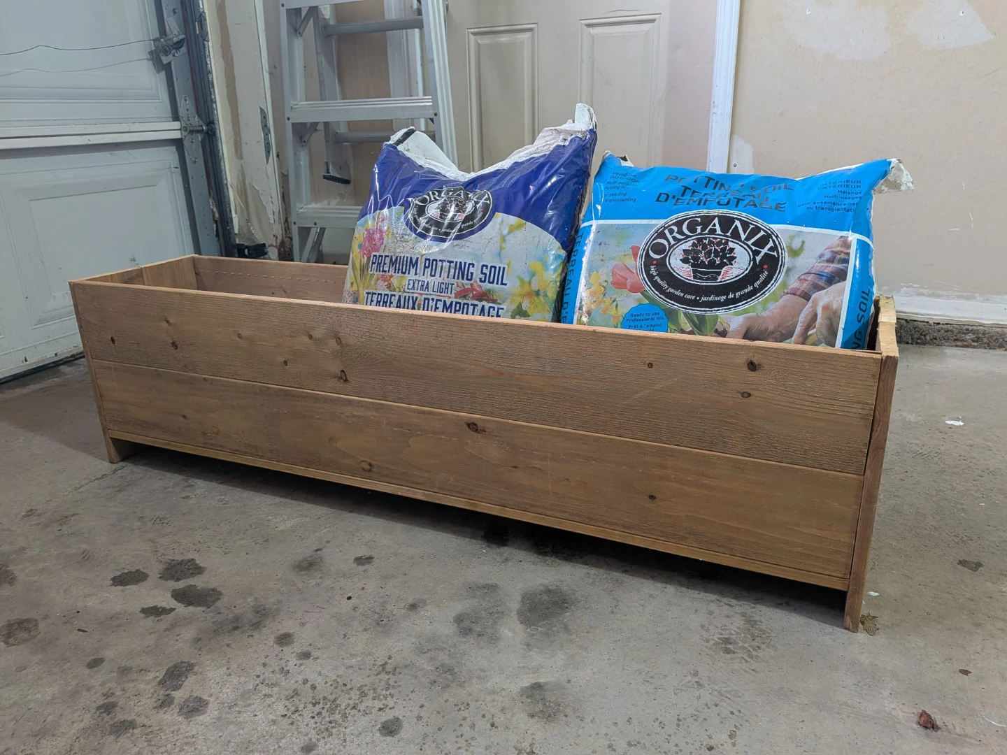 Wooden Planter Box with Potting Soil