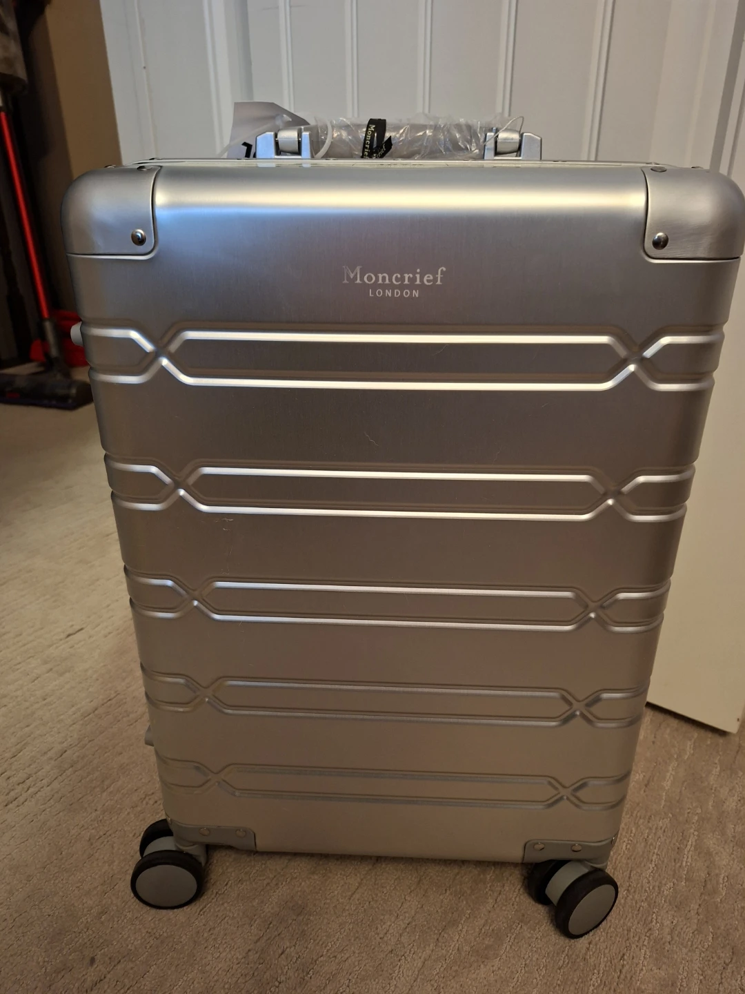 🛫Moncrief London Aluminium Vertical Silver Luggage
