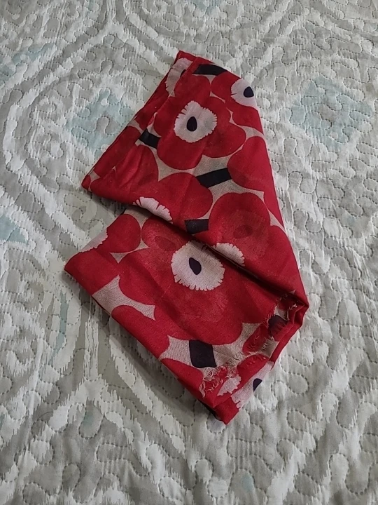 Beautiful 100% Viscose Light Scarf with Poppies - photo 5