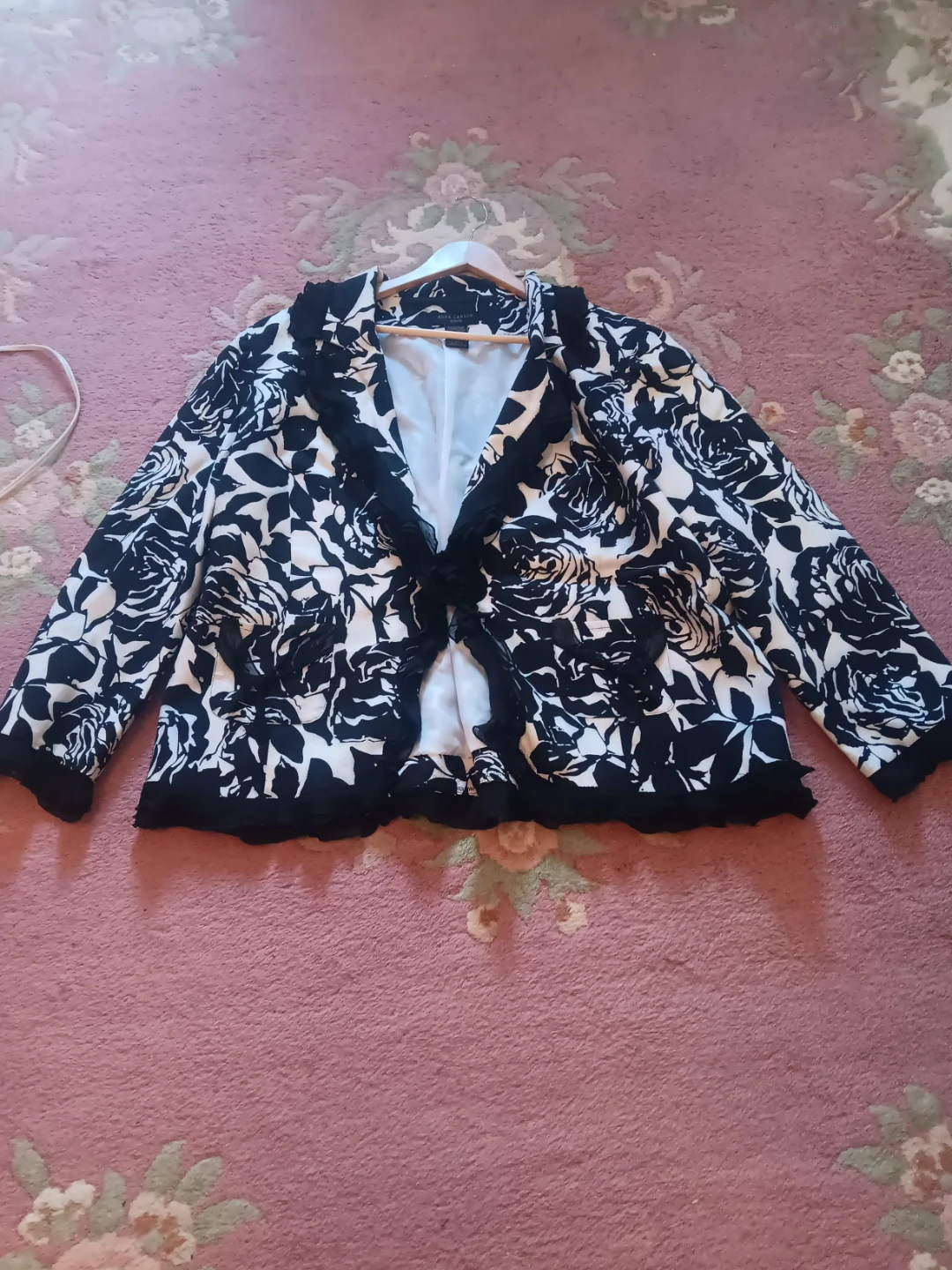 Women's Black and White Floral Blazer - photo 2