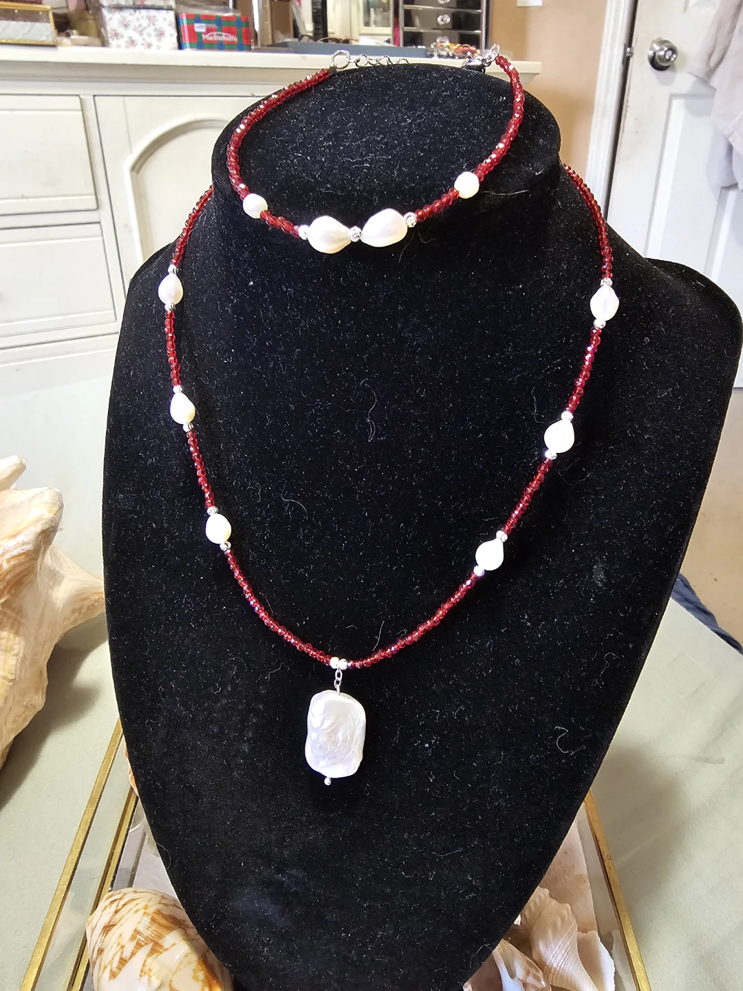 Barouqe Pearl Necklace/ bracelet with red glass beads Set