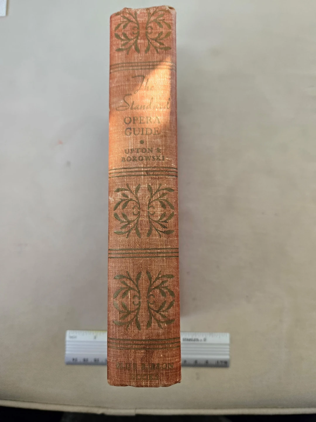 The Standard Opera Guide by Upton & Borowski - photo 2