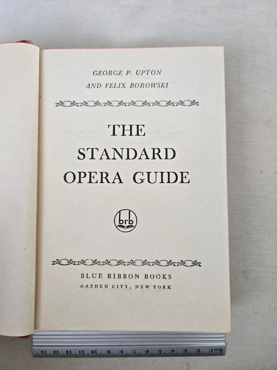The Standard Opera Guide by Upton & Borowski - photo 3