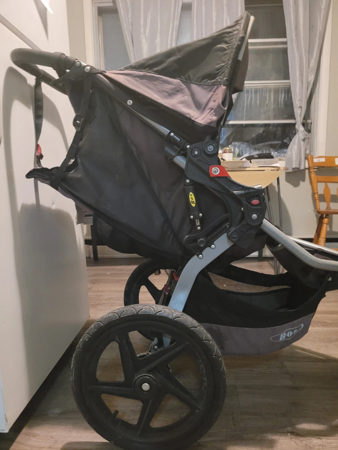 BOB Revolution SE Jogging Stroller - photo 4