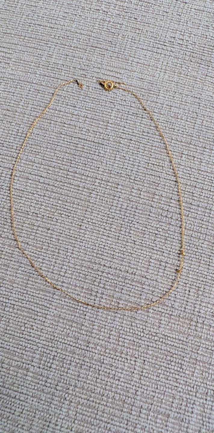Gold Coloured Chain Necklace (Clasp Needs to Be Repaired)