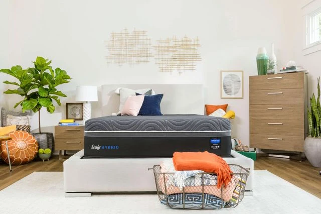 Full Sealy Posturpedic Hybrid - photo 2