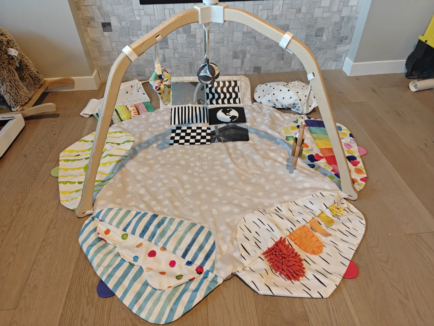 Lovevery Play Gym & Activity Mat (0 months-12 months+)