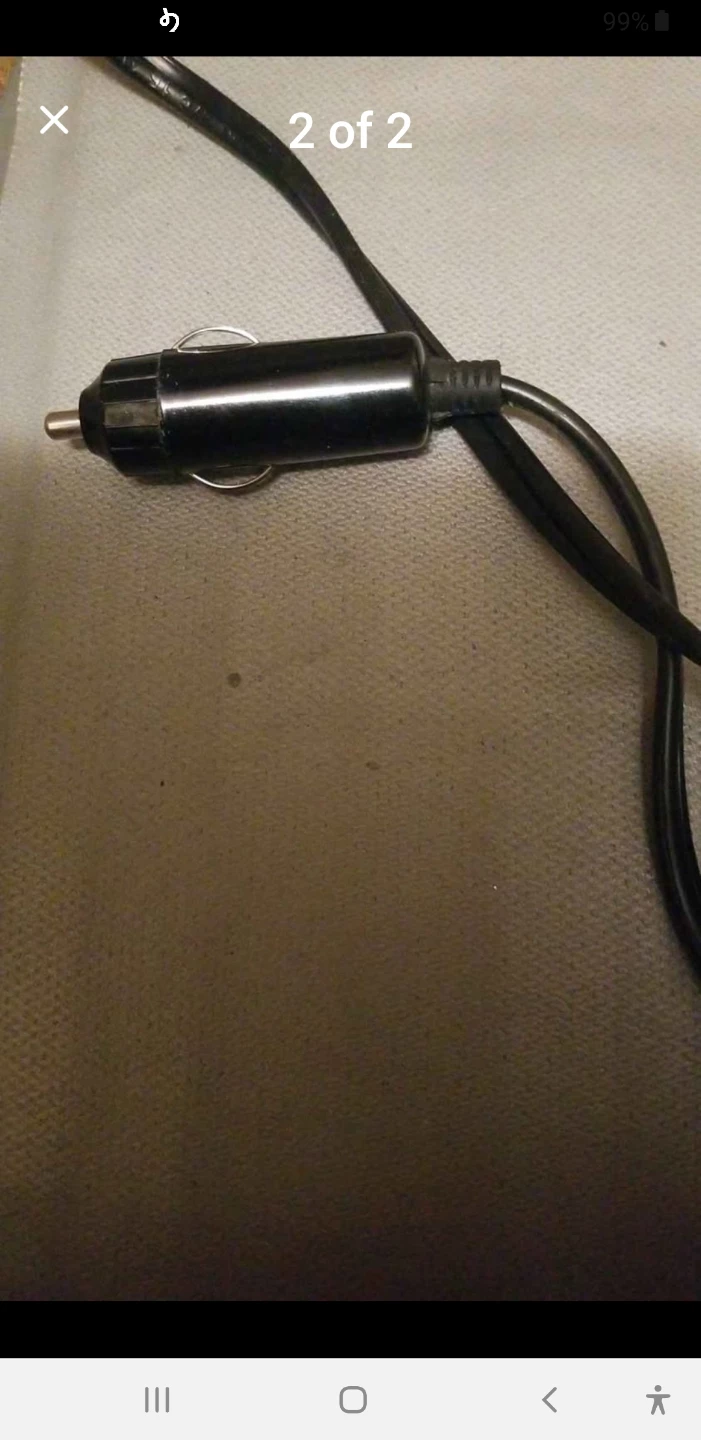 Delivery bag heater plugs into cigarette lighter