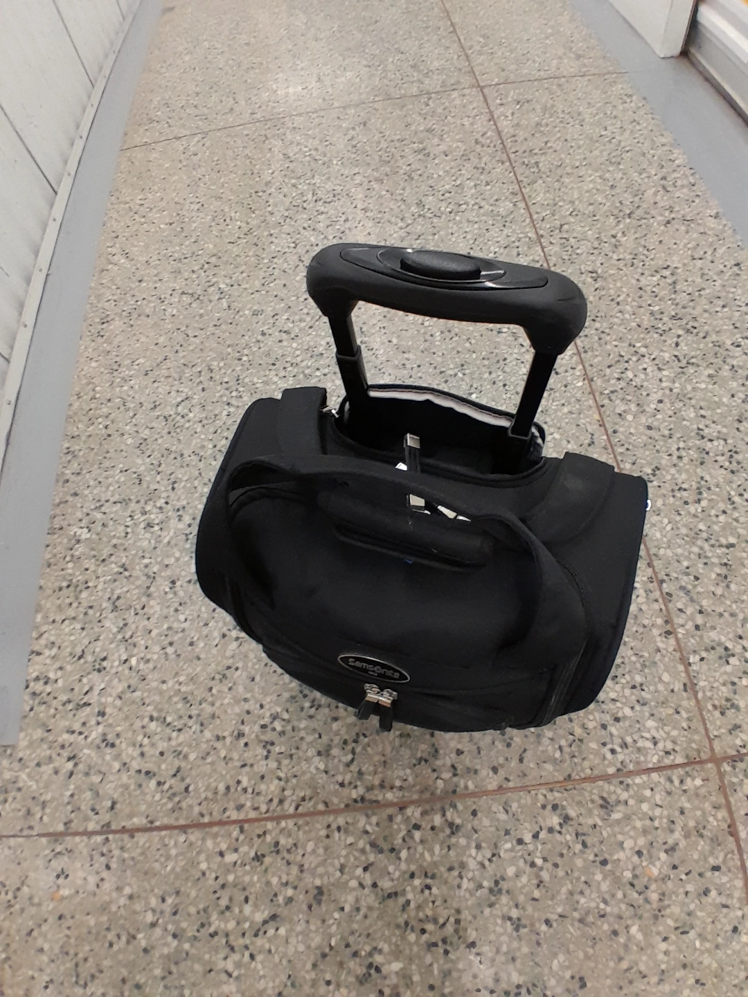Samsonite Black Rolling Carry-on Bag - photo 5