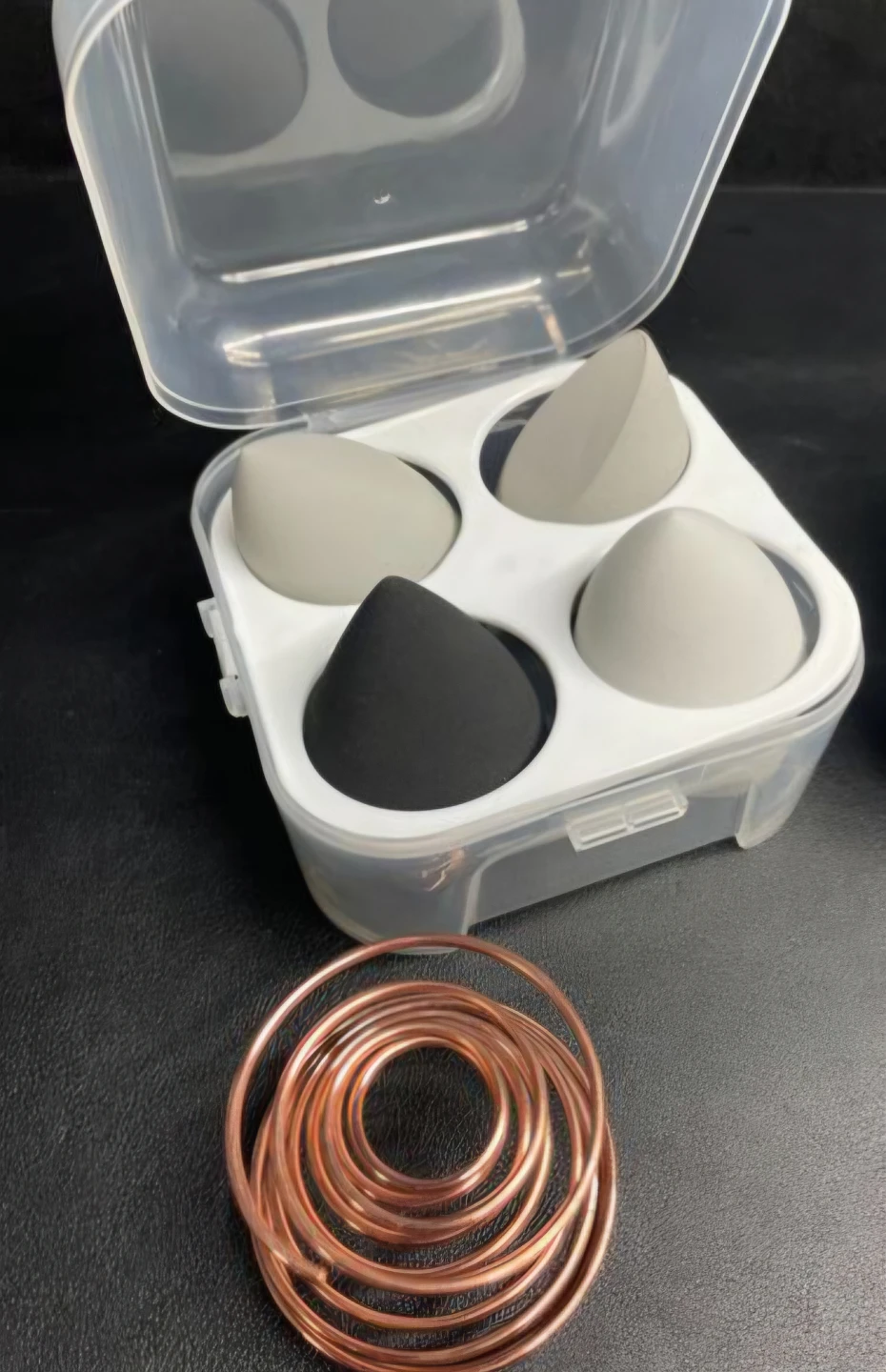 Set of 4 Makeup Sponges with Case - photo 2