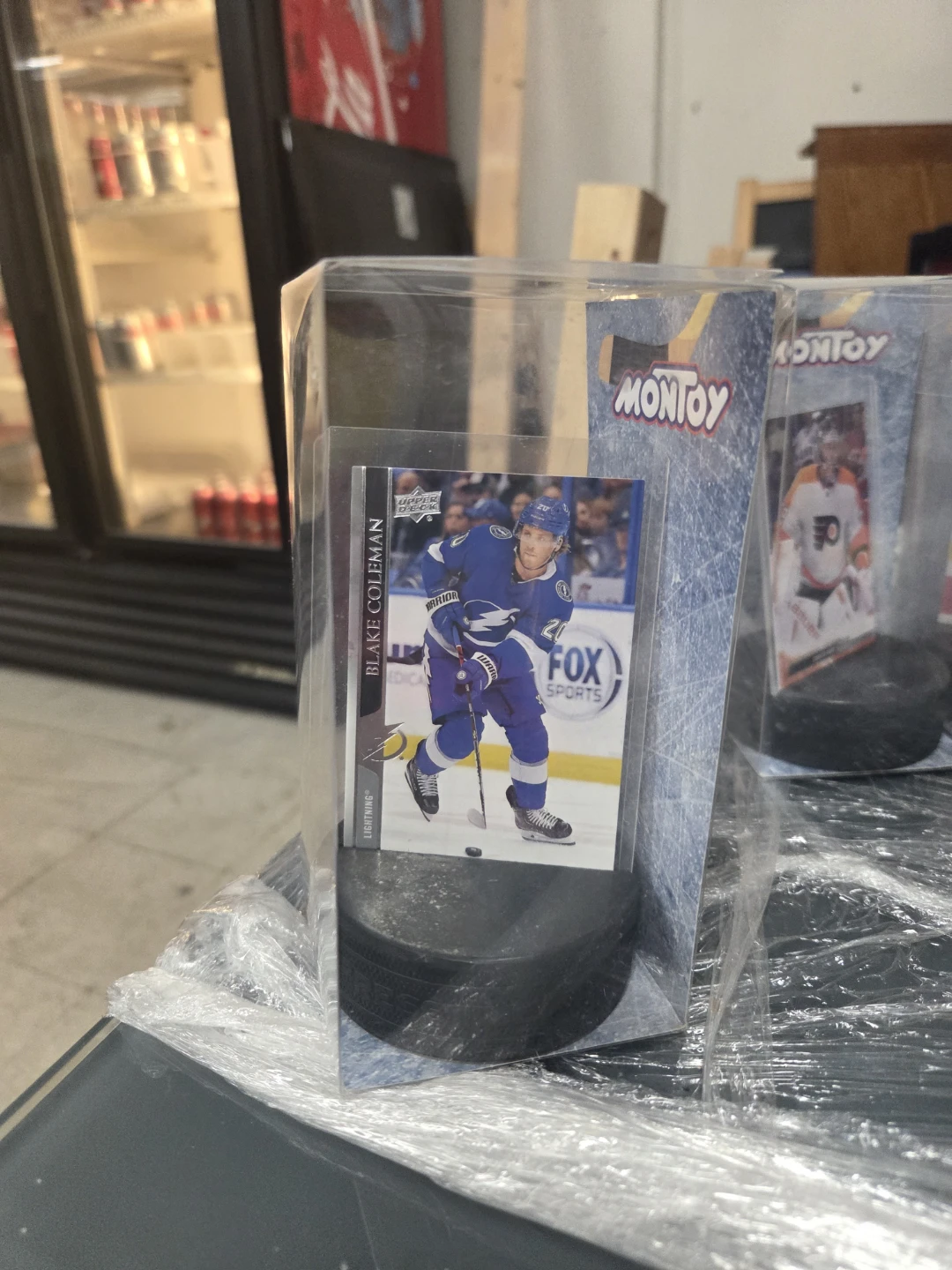 MONTOY Hockey Card Puck Display