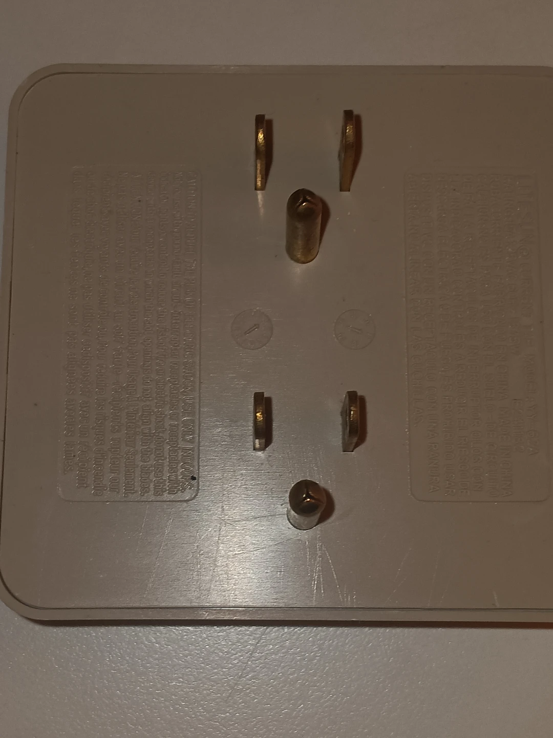 Six grounded outlet - photo 2