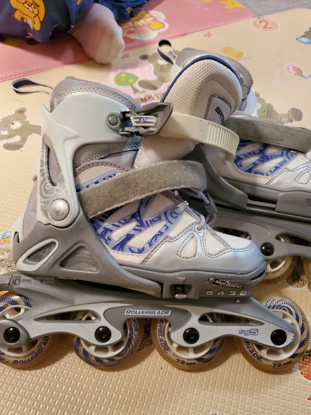Rollerblade Adjustable Inline Skates - Size 2-5 US - photo 3