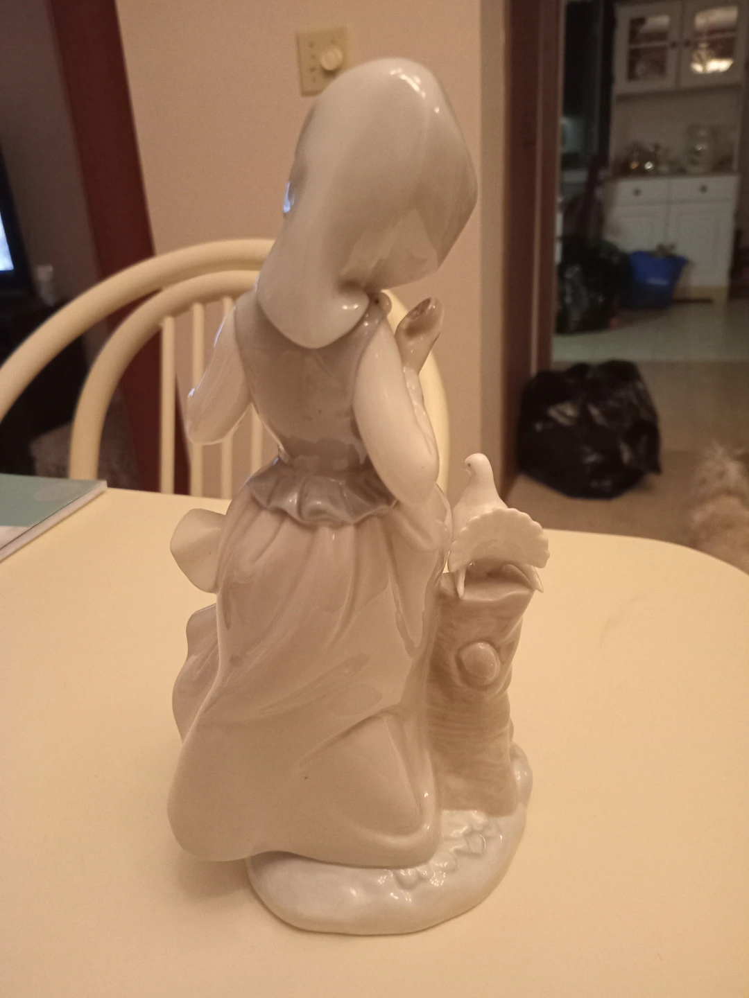 Lladro Figurine Girl with Doves - photo 3