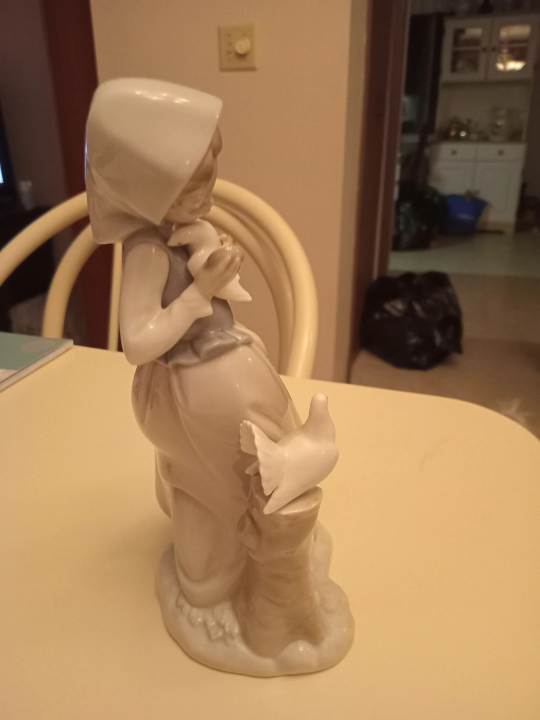 Lladro Figurine Girl with Doves - photo 4
