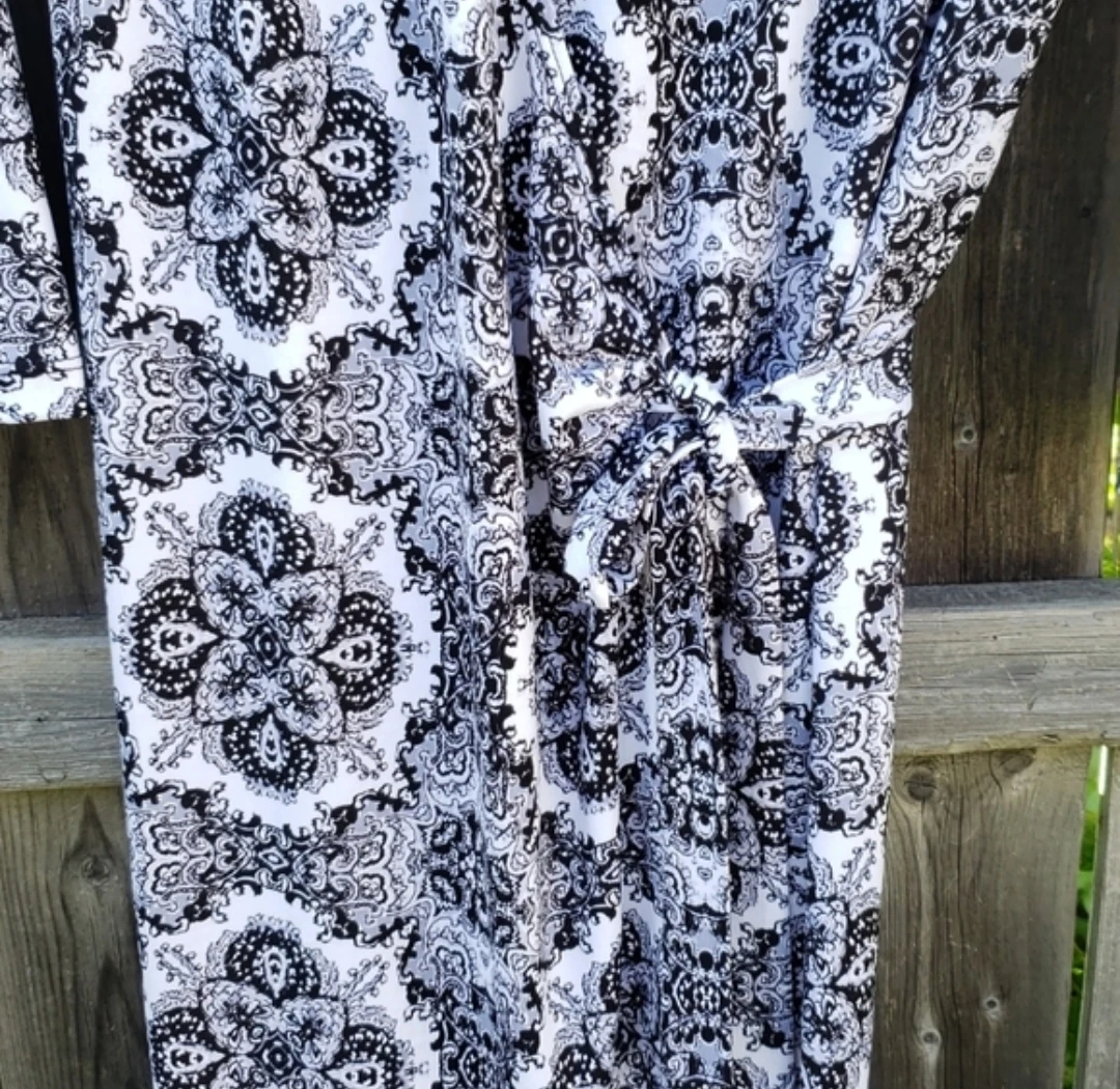 White & Black Paisley Print Wrap Dress - photo 3