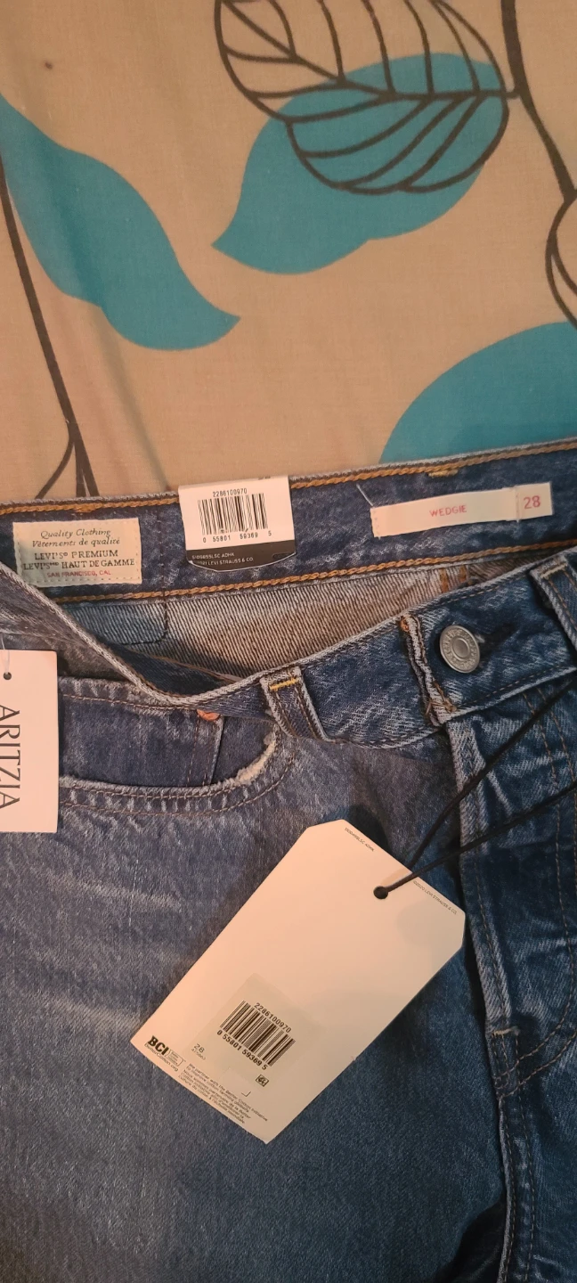 Levi's Women's Wedgie Jeans - Size 28 - photo 3