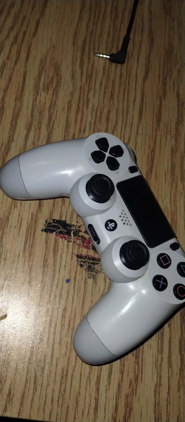 PlayStation 4 DualShock 4 White Controller