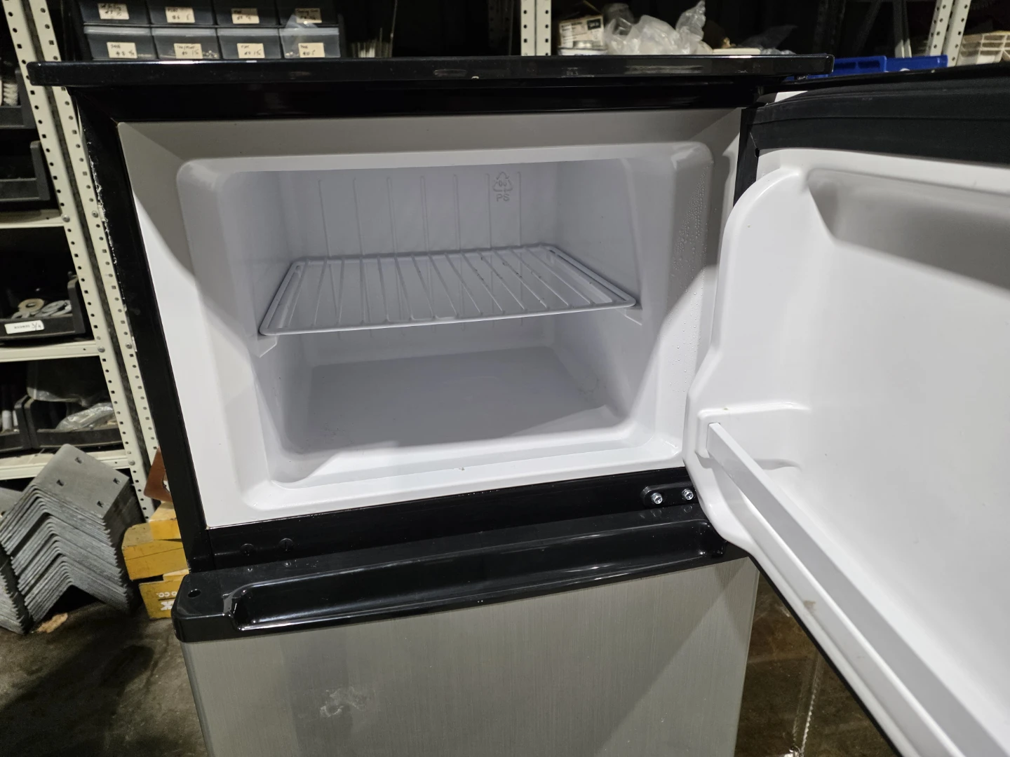 Magic Chef Mini Fridge - Silver - photo 4