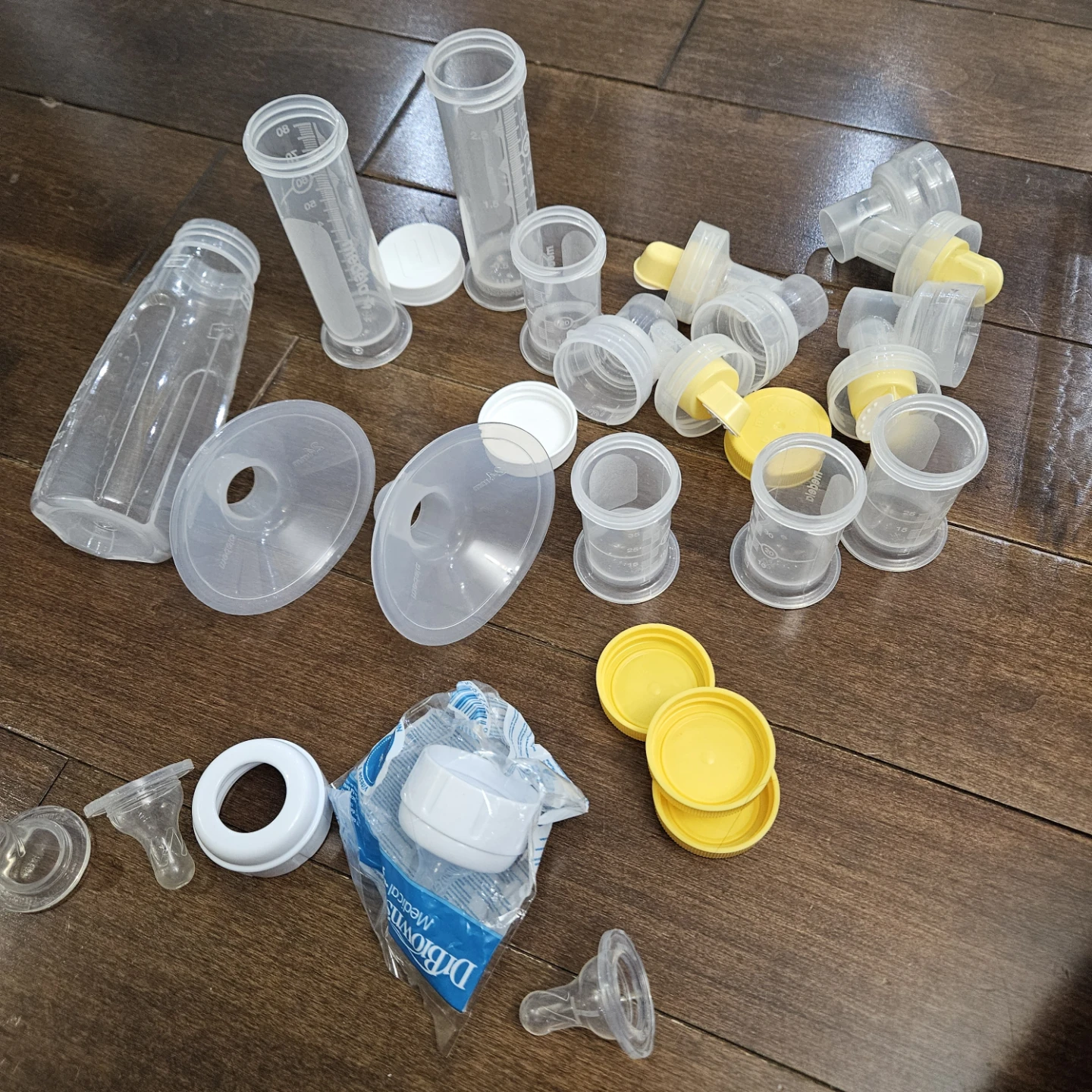 Medela pumping kit and dr brown nipple - photo 3