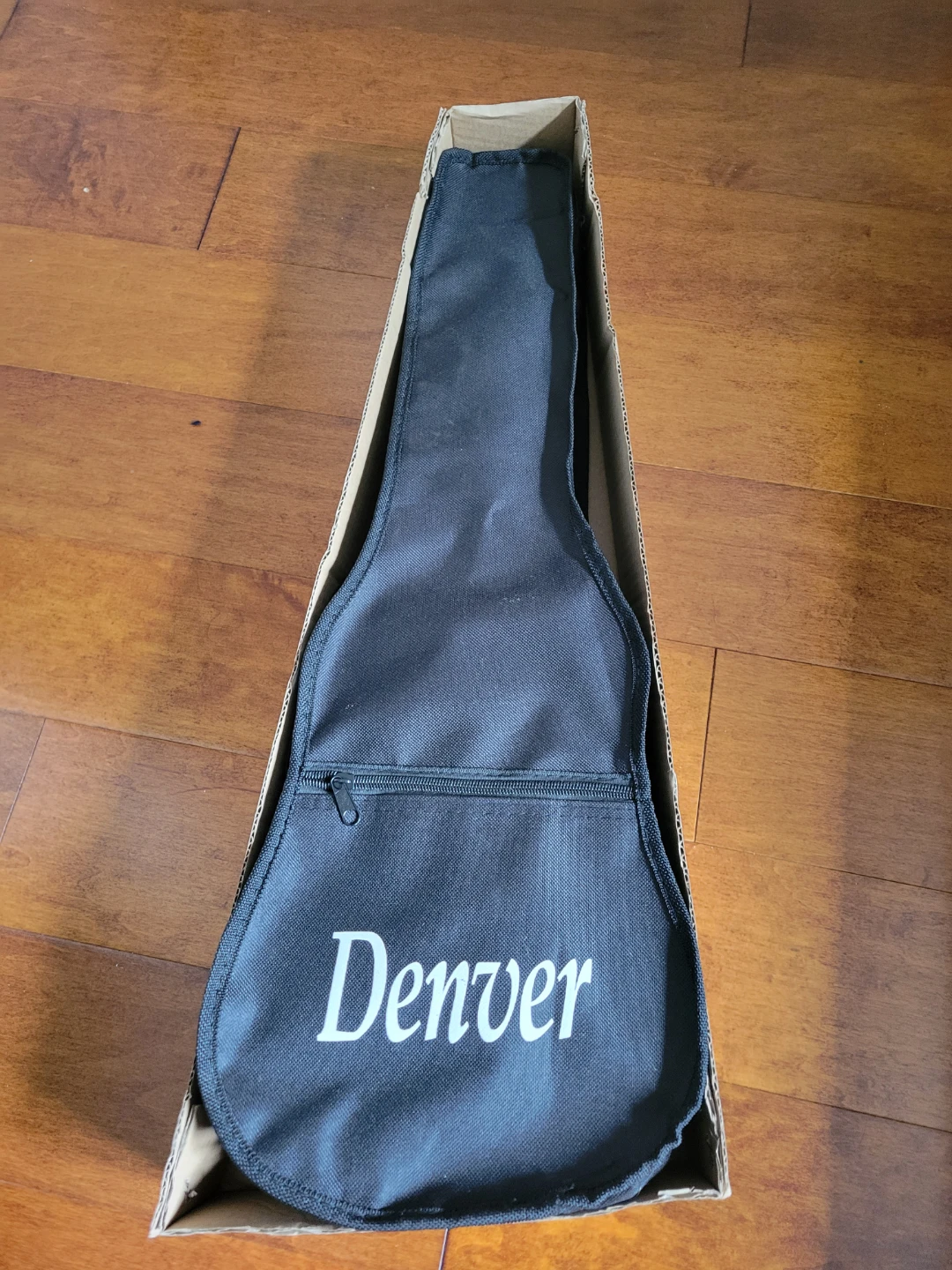 Ukulele with Case - photo 5