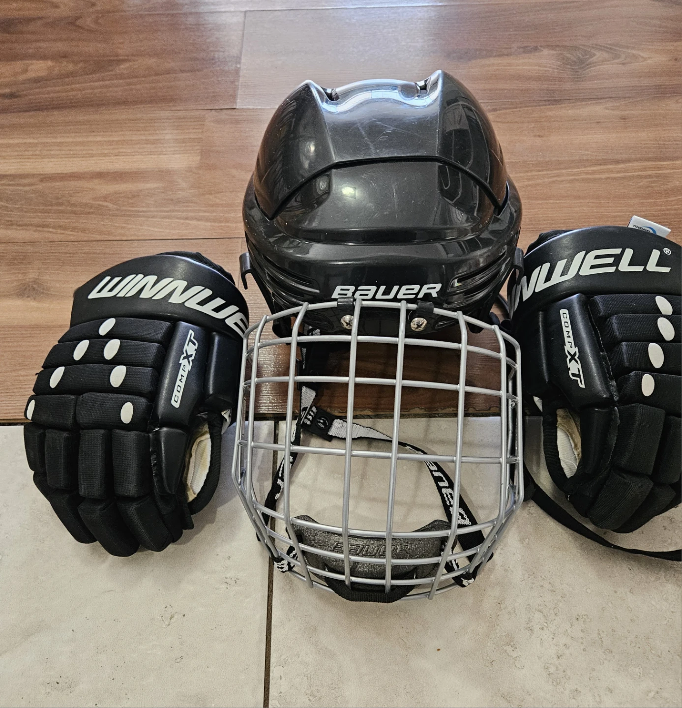 Bauer Hockey Helmet with WinnWell Gloves Small - photo 2