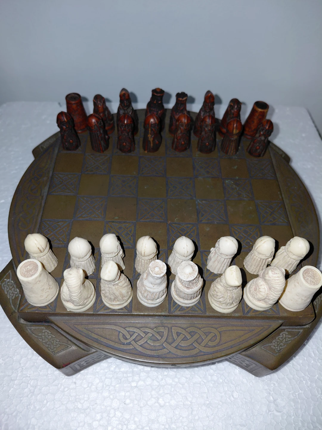 Vintage small Chess Set 8.75" x 8.75" - photo 4