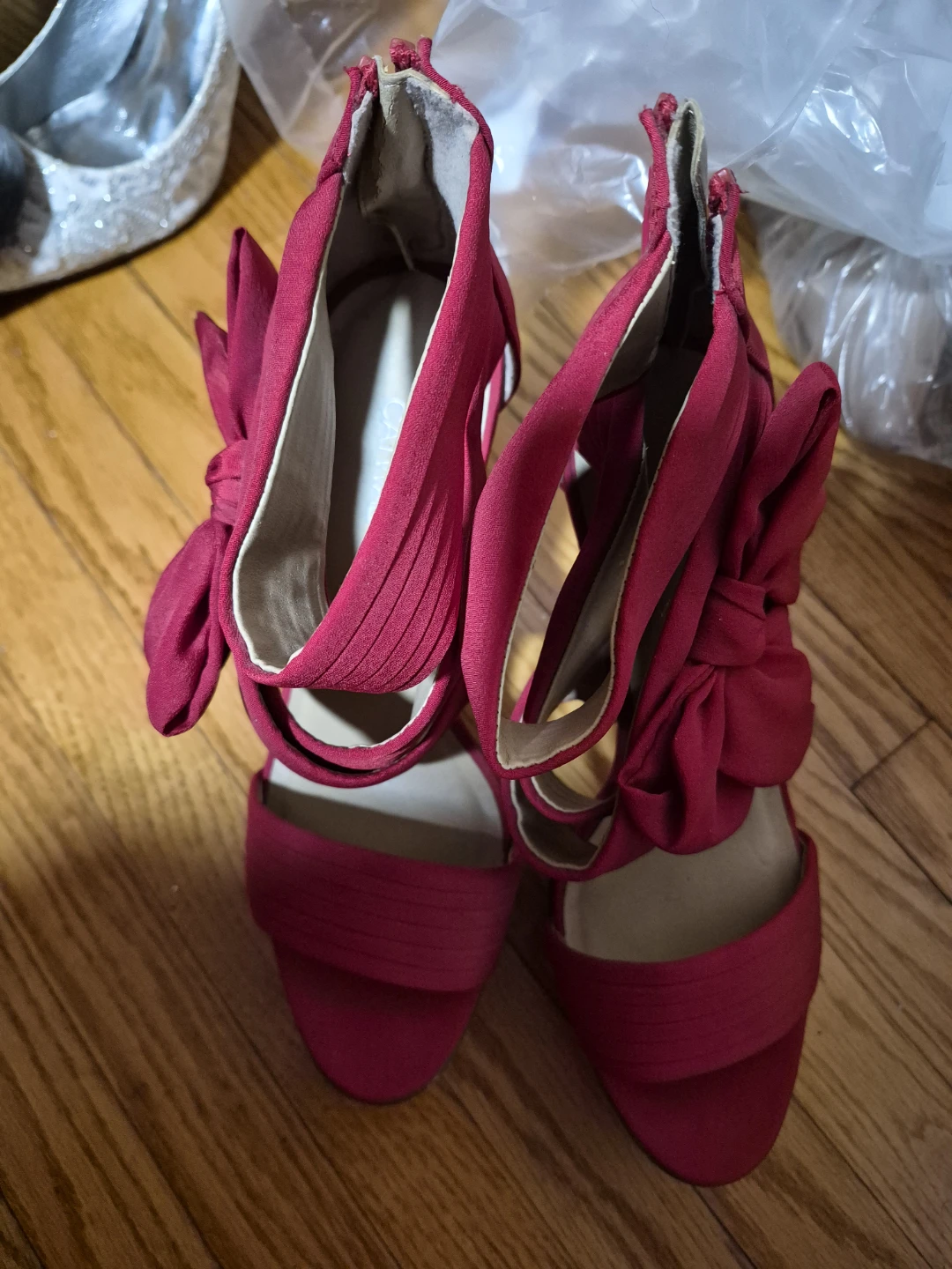 Red Heeled Sandals with Bow Size 39