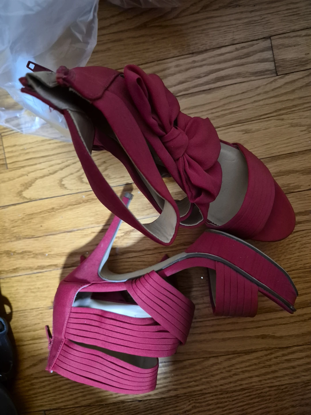 Red Heeled Sandals with Bow Size 39 - photo 2