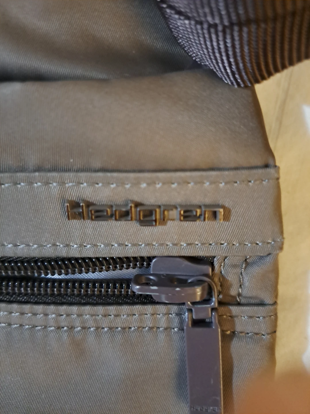 Hedgren Crossbody Bag - Great Condition! - photo 2