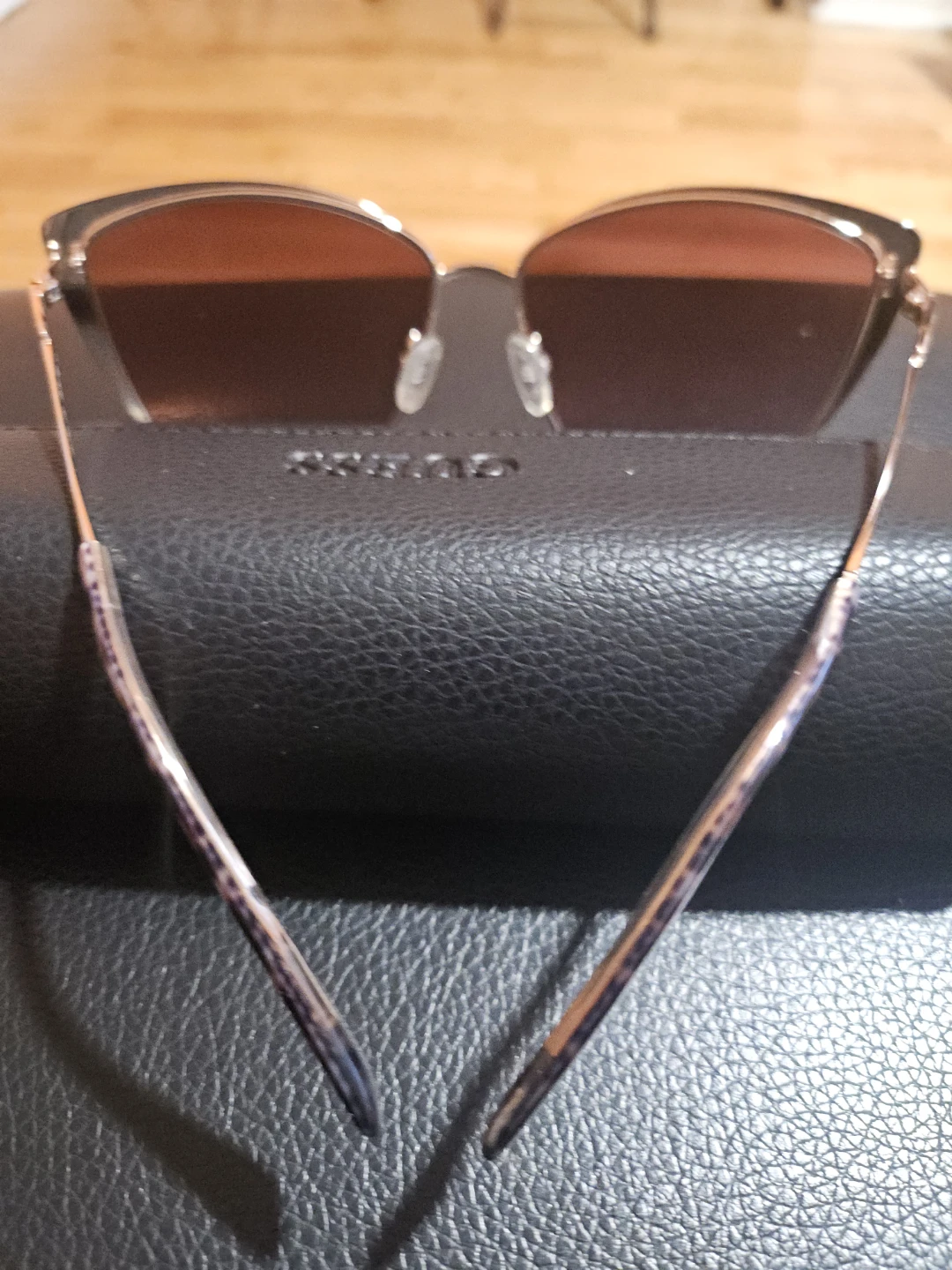 Guess Sunglasses with Case - photo 4