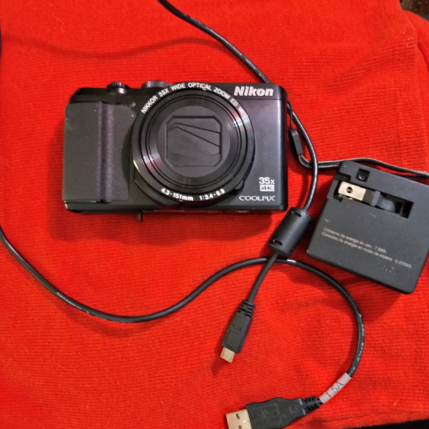 Nikon Coolpix A900 Digital Camera w charger