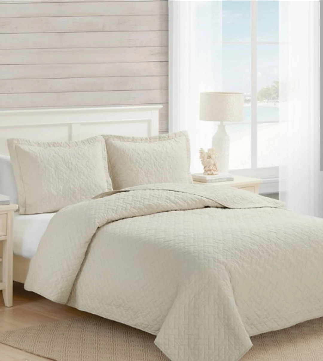 Queen Size Quilted Bedspread Set - 2 FREE CALVIN KLEIN PILLOWS!