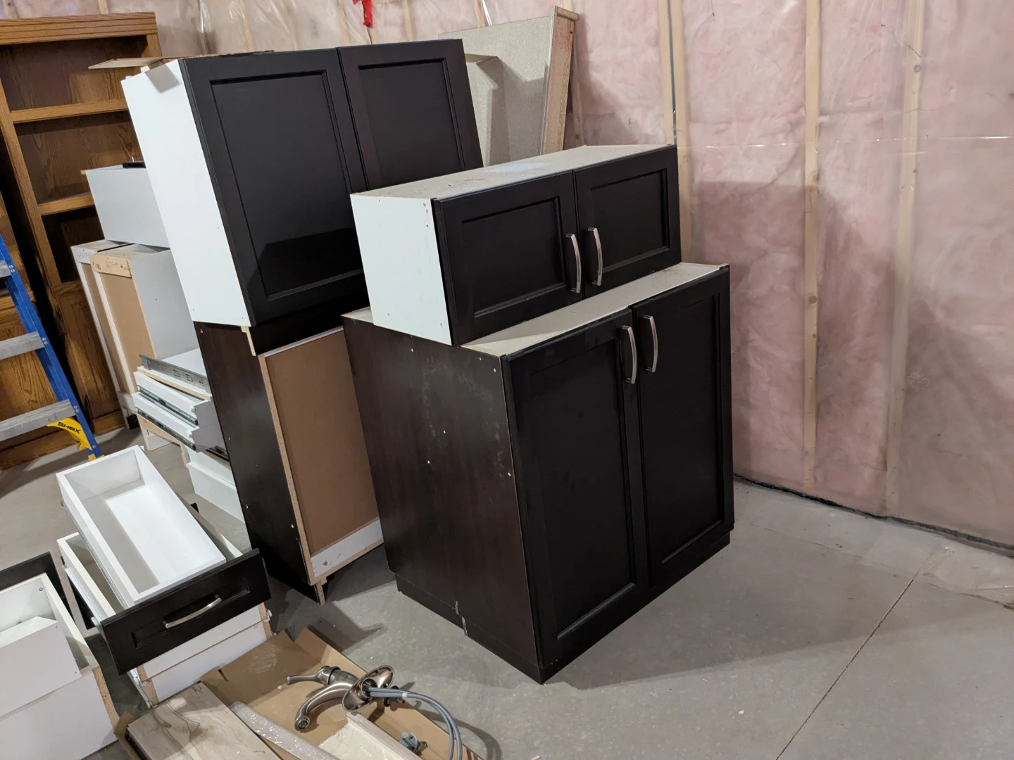 Kitchen Cabinets - Dark Brown - photo 2