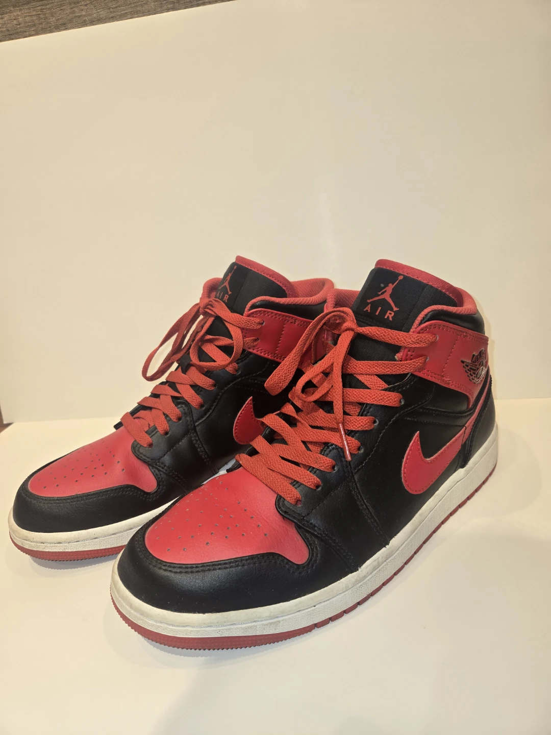 Air Jordan 1 Mid Black/Red US 9 Shoe