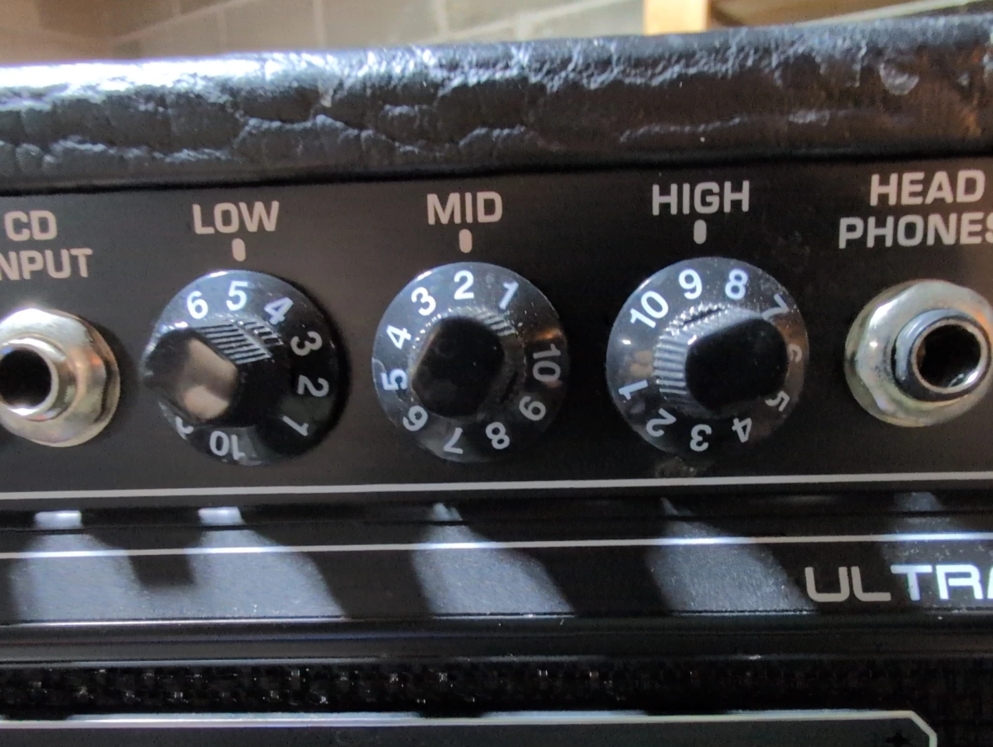 Behringer Ultratone KT108 Keyboard Amplifier - photo 5