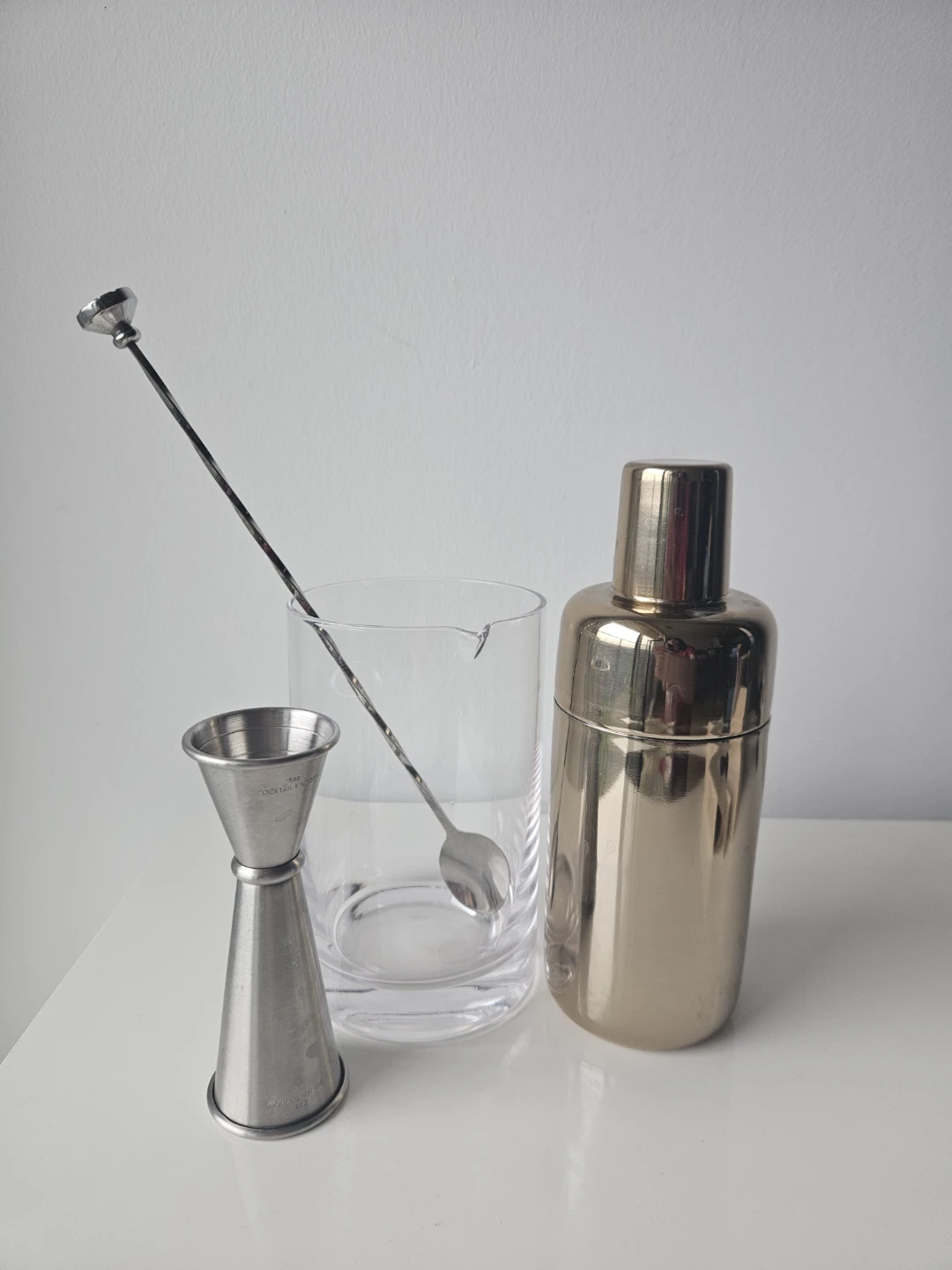 Cocktail shaker set