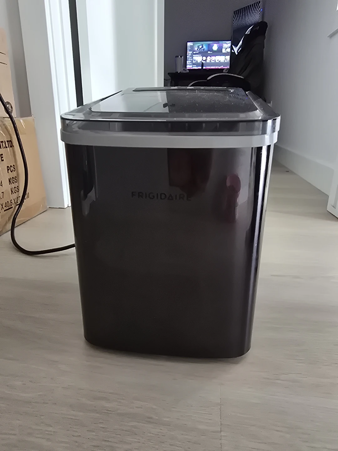Frigidaire Ice Maker - Black