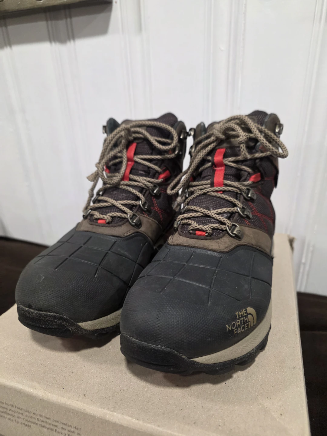 The North Face Snowsquall Mid Boots - Size 8