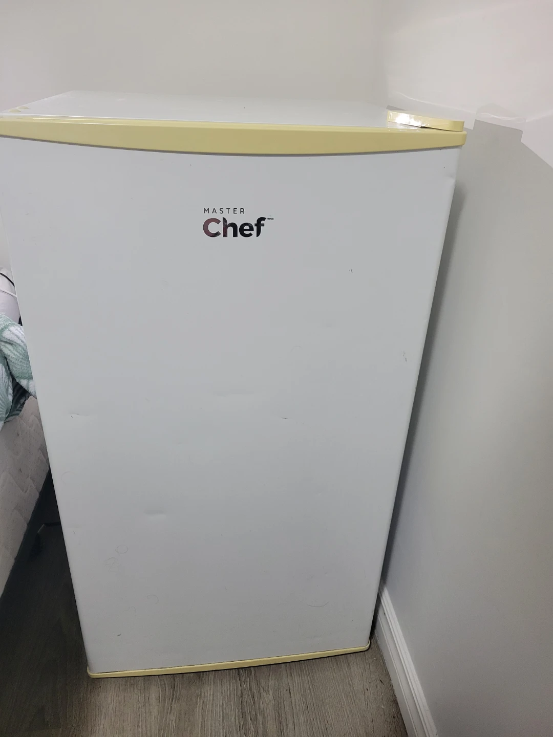 Master Chef Compact Fridge - White