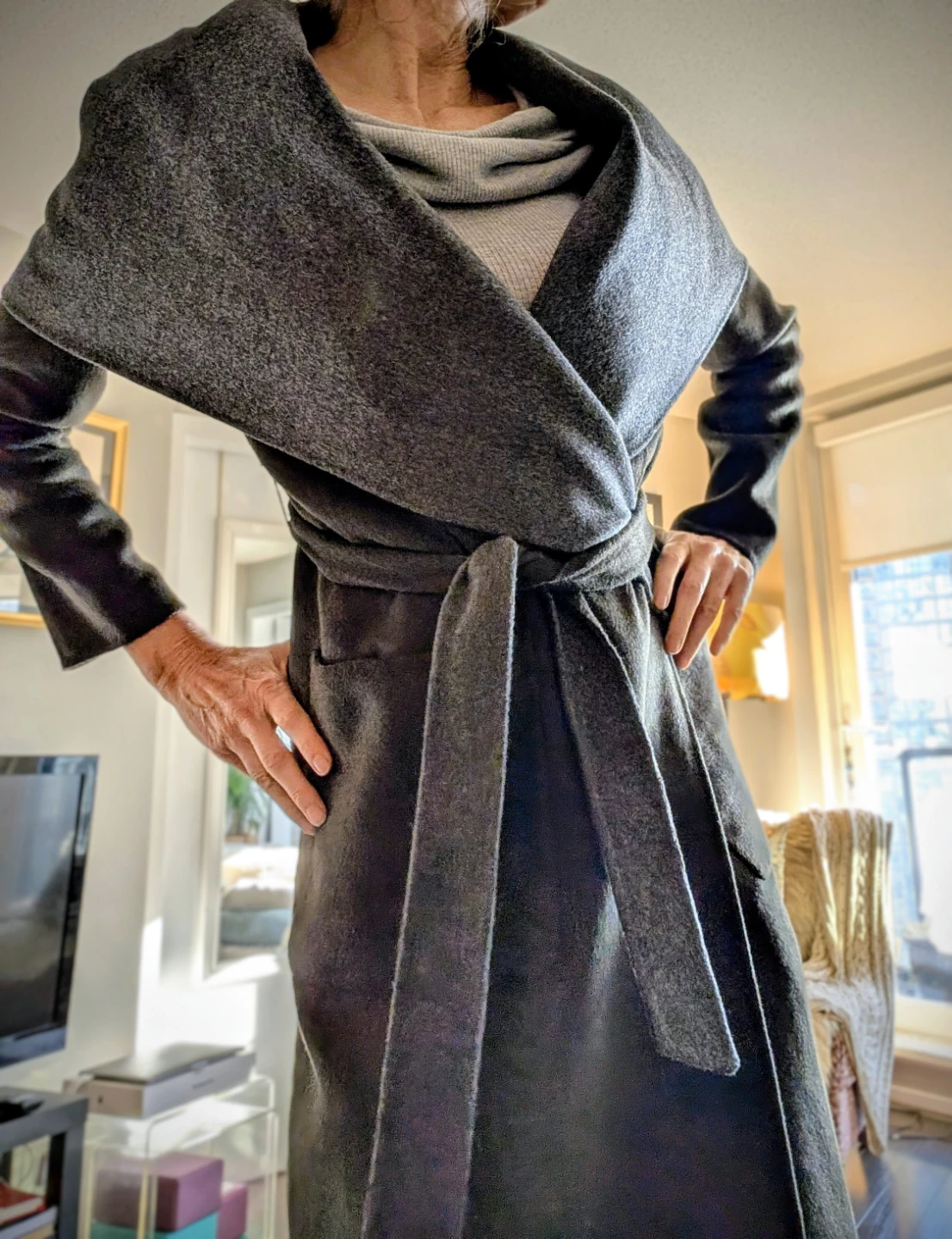 Reserved!🥕BCBGMAXAZRIA Grey Belted Wrap Coat - photo 4