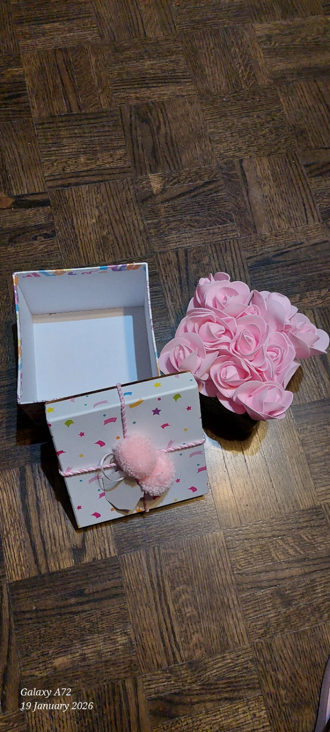Birthday Gift Box with Pink Roses - photo 2