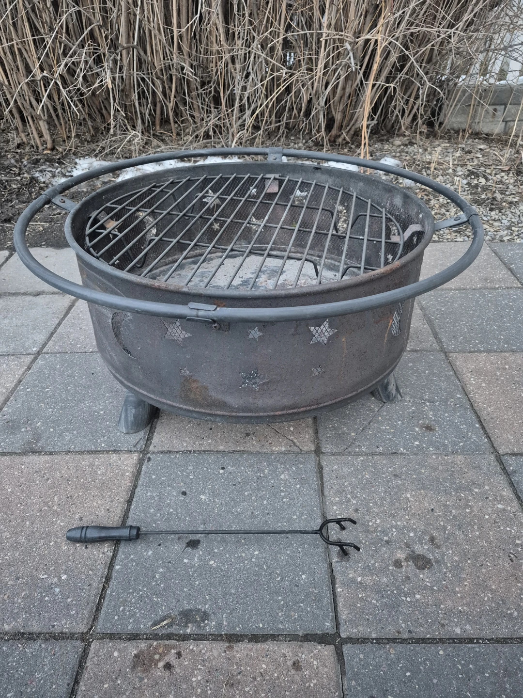 Fire Pit with Grill, Spark Screen and Cover - photo 2