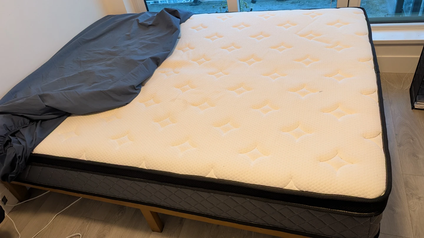 Bedframe & IKEA Mattress - photo 3