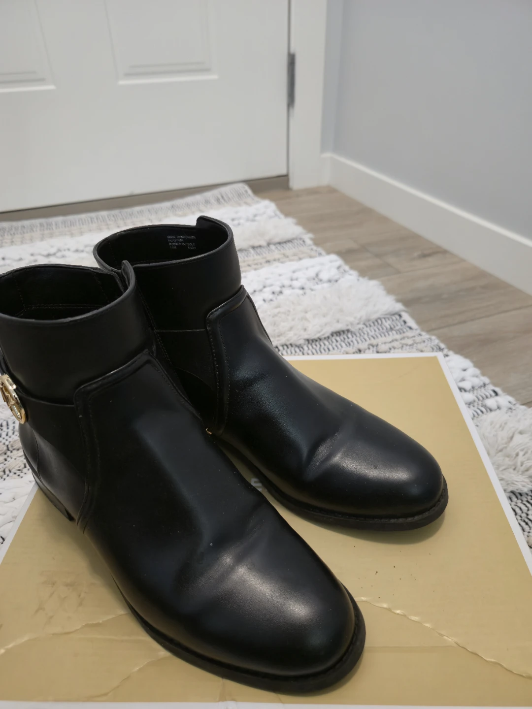 Michael Kors Black Leather Ankle Boots, Size 7.5 Women - photo 5