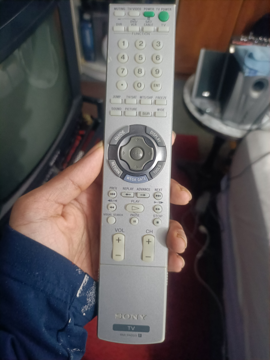 sony trinitron 14 inch crt tv with composite and remote - photo 4