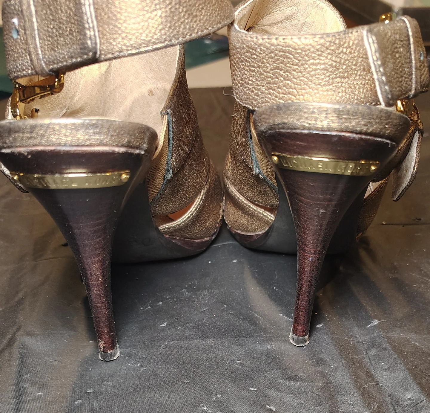 Michael Kors Gold Leather Strappy Heels Size 7M - photo 5